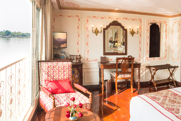 APT Guided Tours & River Cruises Ganges Voyager Colonial Suite Lounge ©PATIC.jpg.jpg